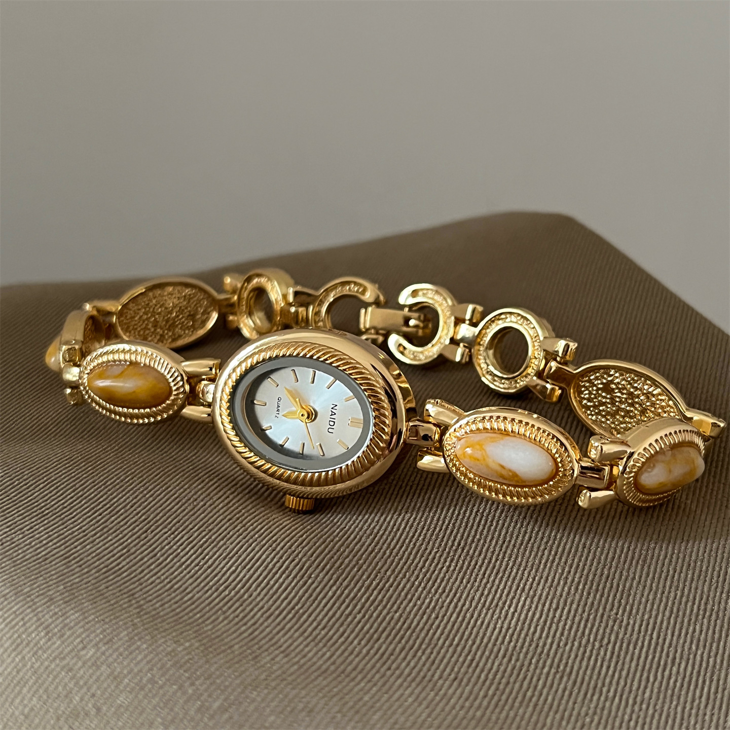 Jewelry Like Watches - Nieuw vintage dameshorloge met gekleurde edelstenen
