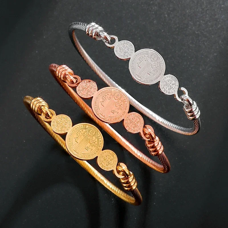 Al Ain Jewelry & Watches Exhibition 2025 - Rvs Saint Benito Kruis Armband Voor