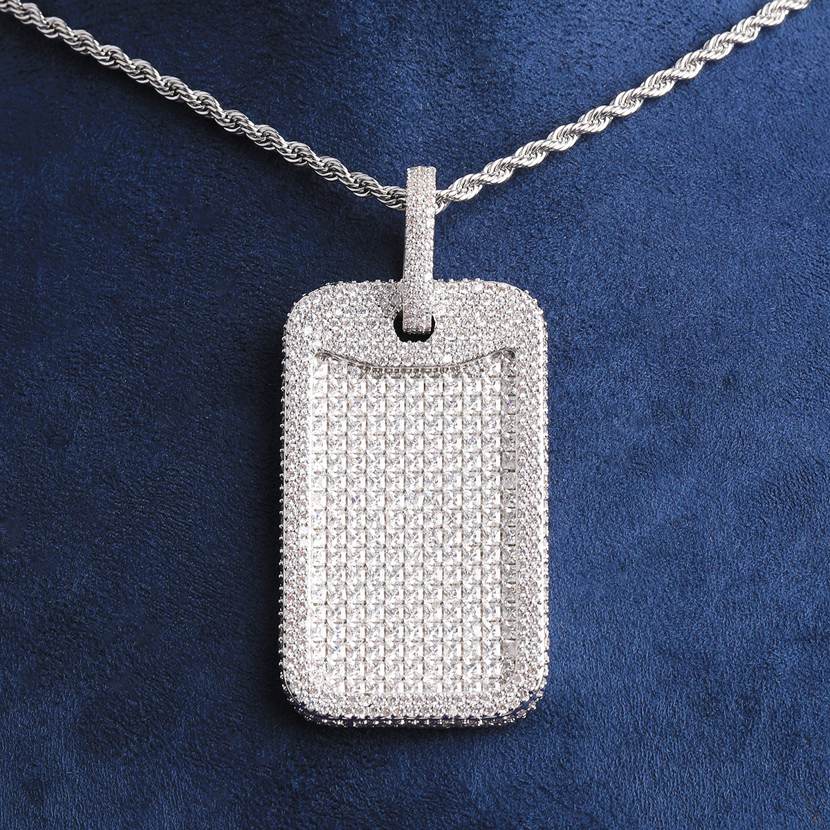 Bubble Letter Iced Out Dog Tag - Mens Dog Tag Necklace recensie en prijs