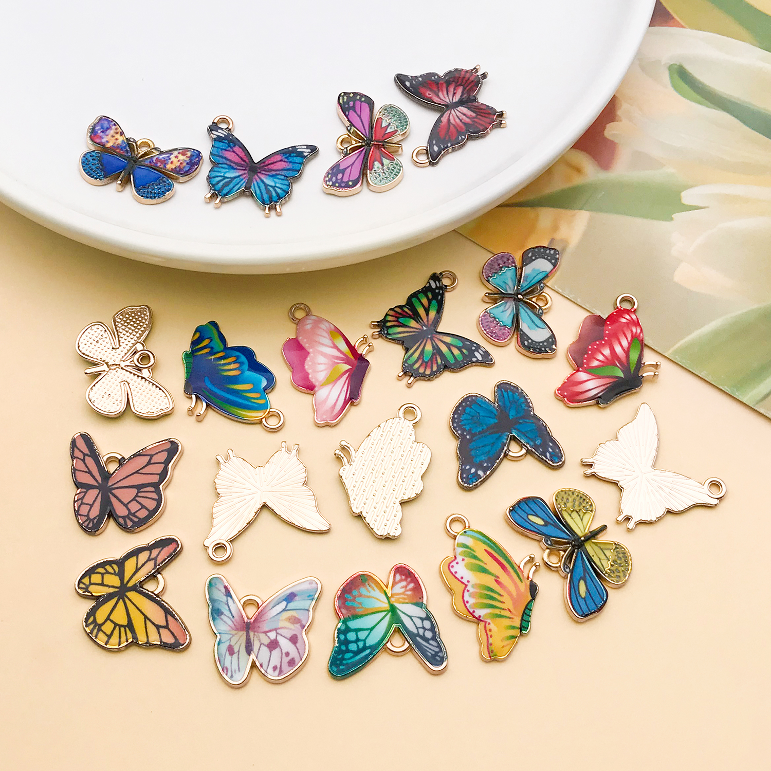 20 stks/partij Kleurrijke Vlin - Butterfly Pendant Necklace recensie en prijs