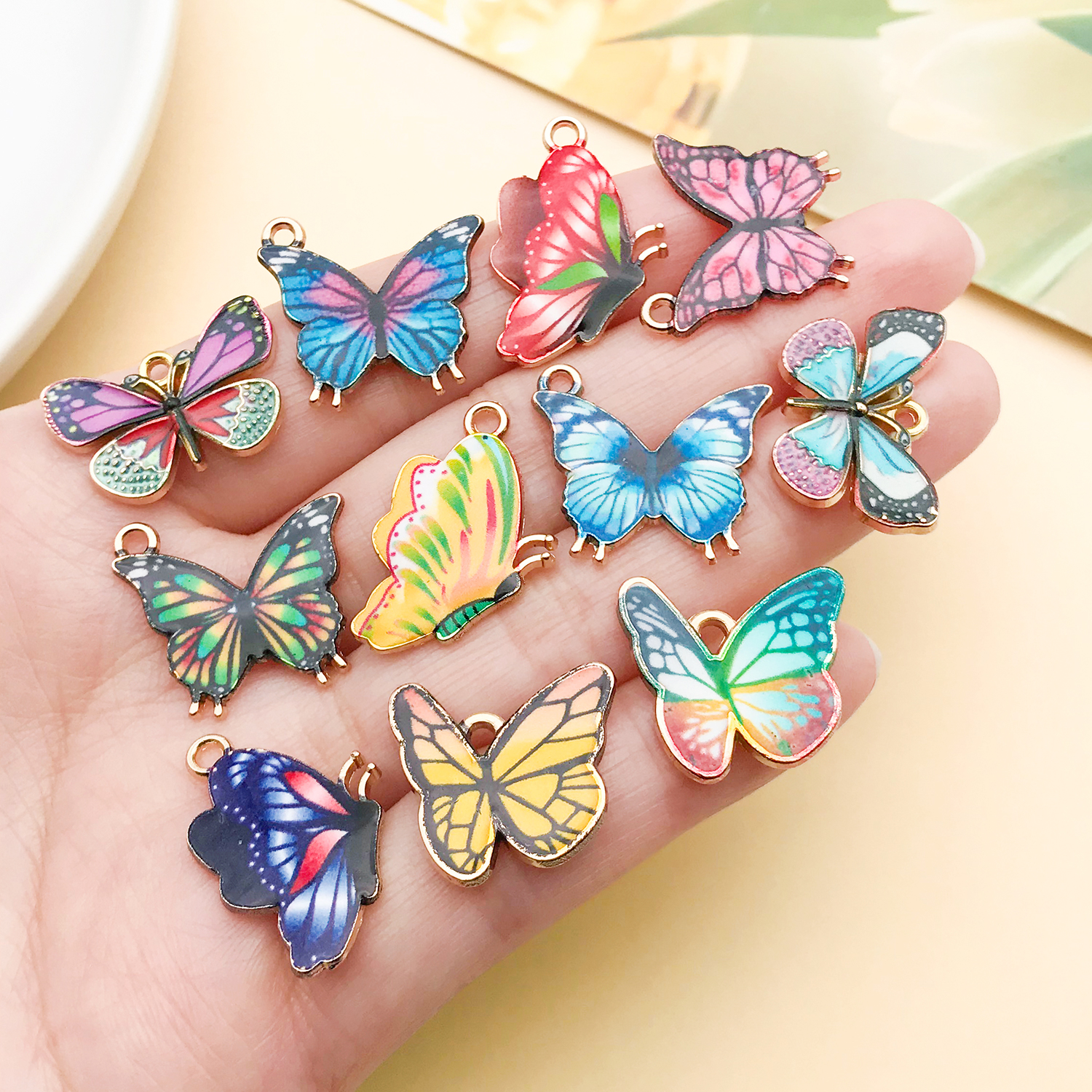 20 stks/partij Kleurrijke Vlin - Butterfly Pendant Necklace recensie en prijs