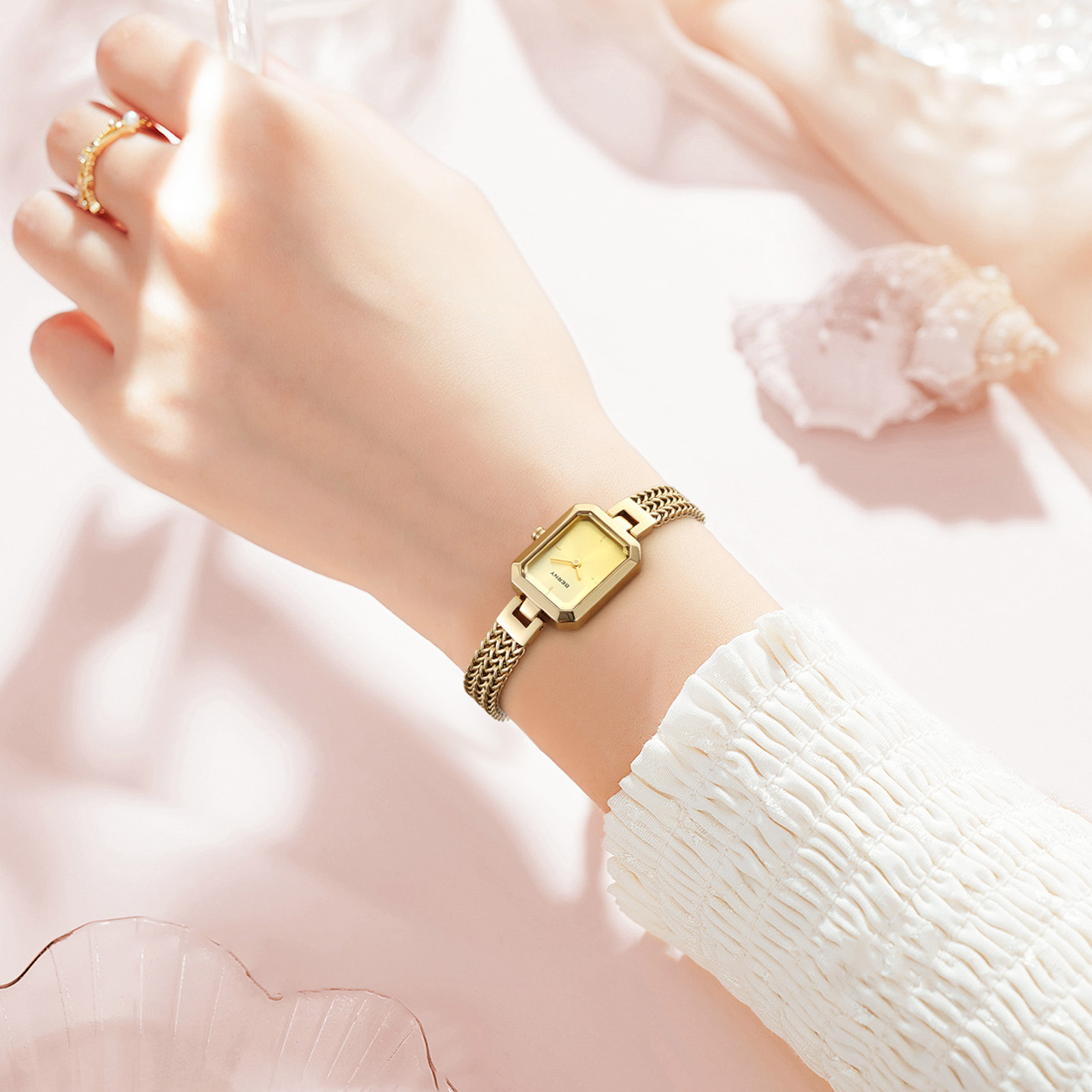 Berny Gold Horloge Voor Vrouwe - Jewelry Like Watches recensie en prijs