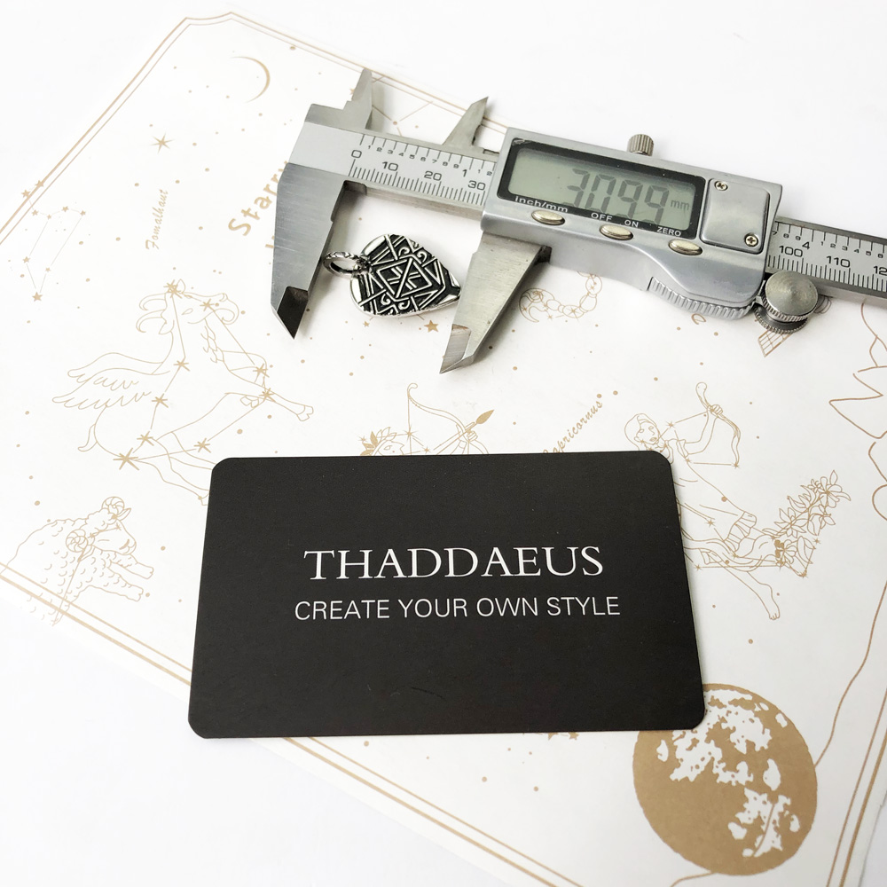 Versierde Dog Tag Hanger, Gloe - Mens Dog Tag Necklace recensie en prijs